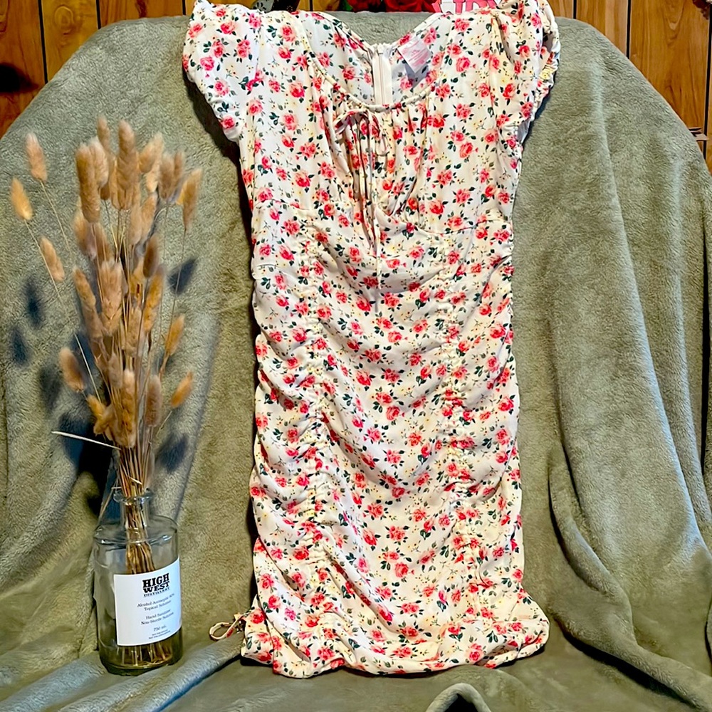 Floral ruched midi dress!